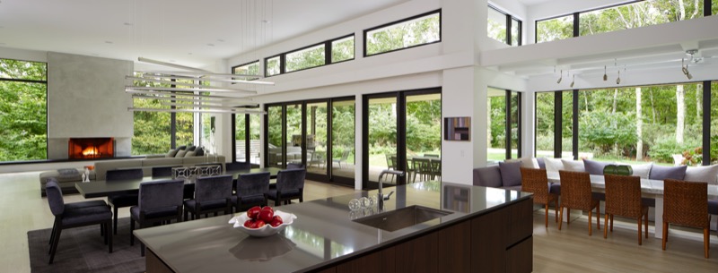 Wall of Andersen windows in a modern great room